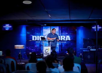 DIOS OBRA CON LAS PUERTAS CERRADAS